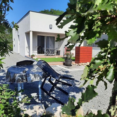 Le Cocon Villa Lussas Bagian luar foto