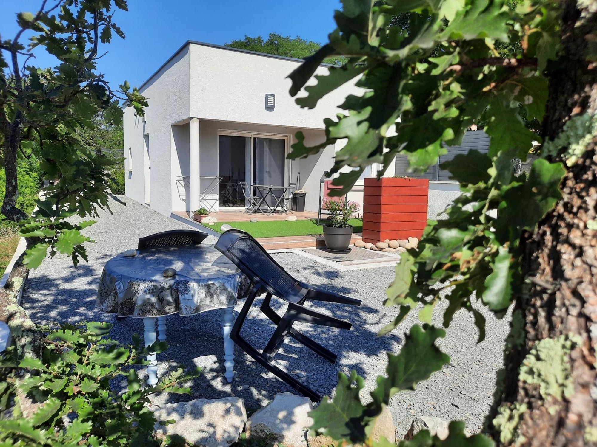 Le Cocon Villa Lussas Bagian luar foto