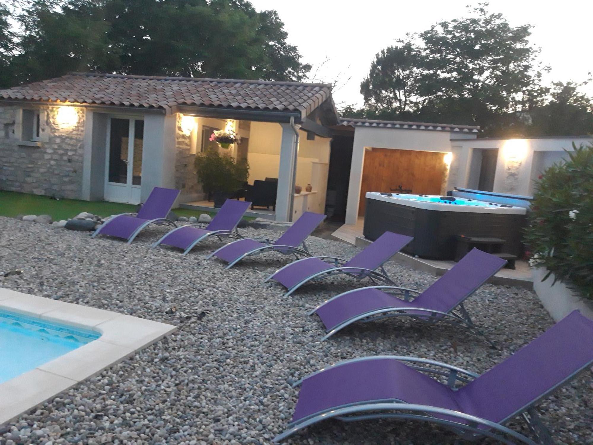 Le Cocon Villa Lussas Bagian luar foto